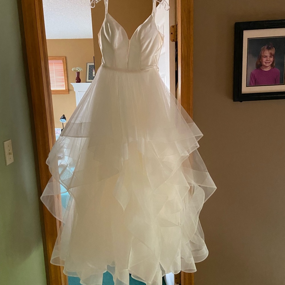 Brand new Sophia Tolli wedding dress size 4. NEVER WORN!!